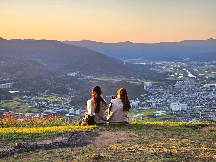 [Night Sightseeing/Saseongam Sunset/Hwam Temple Night Walk] Gurye Starlight Cultural Heritage Night Walk