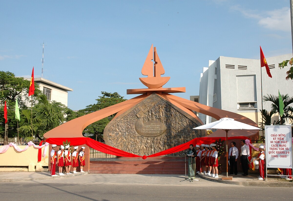 Hue Revolution Walking Tour French & American War