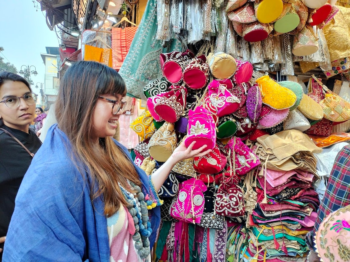 Old Delhi Markets & Shopping Walk -Guided