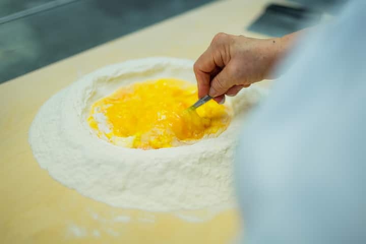 ხელით დამზადებული პასტა:
გაკვეთილი რომანიის ტალიატელეს მომზადებაში