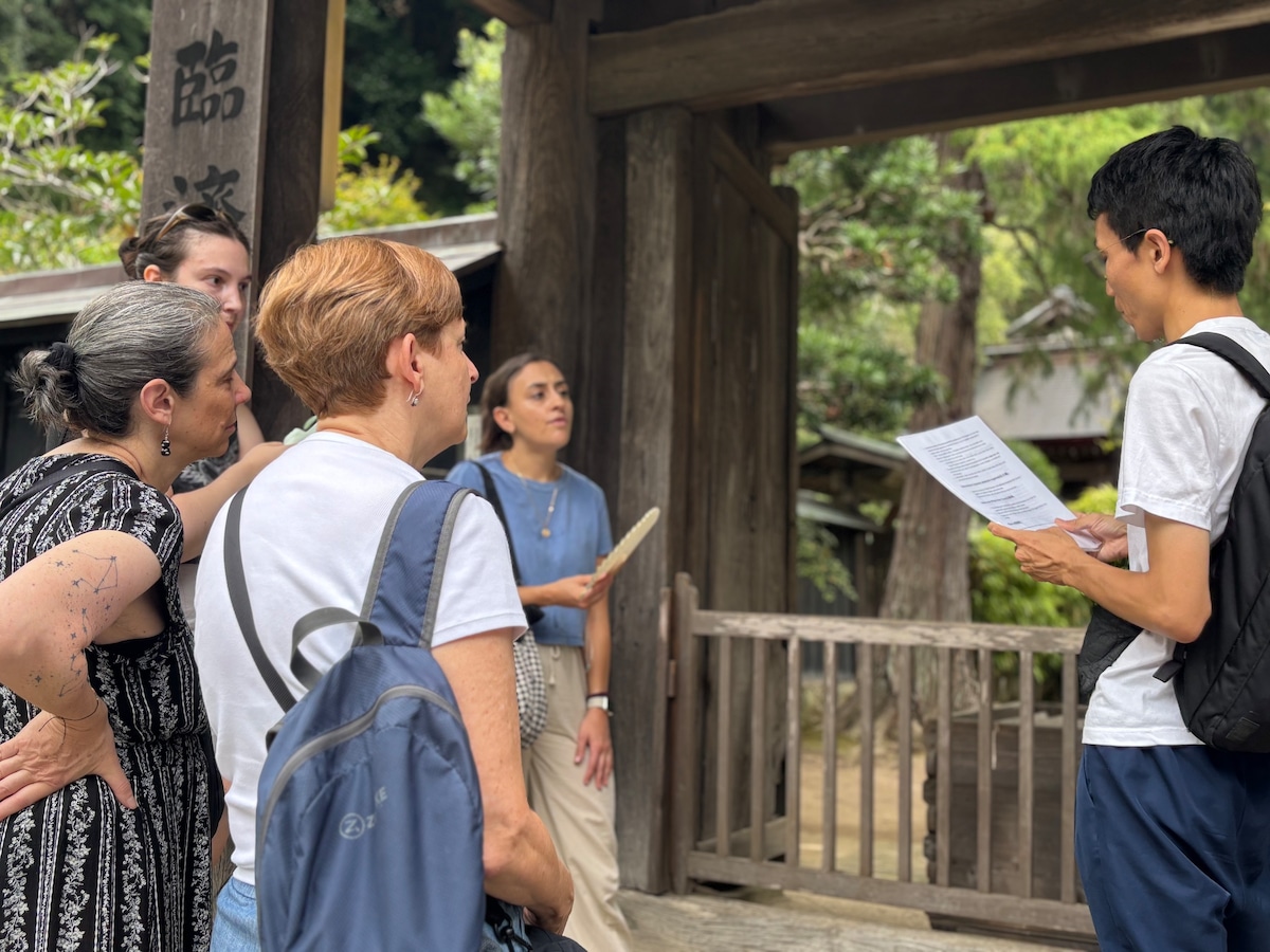 Kamakura: Half-Day Tour with a Kamakura-born Local