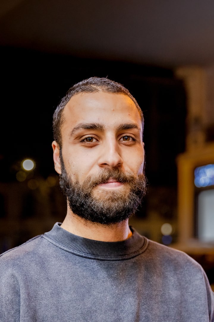 Një shfaqje komike në Paris me 5 ndalesa