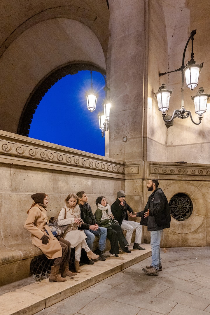 Një shfaqje komike në Paris me 5 ndalesa