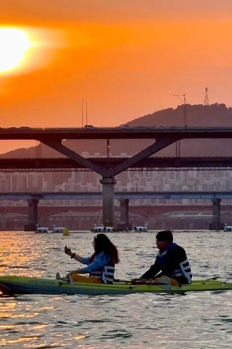 Kayaking and SUPing on the Han River