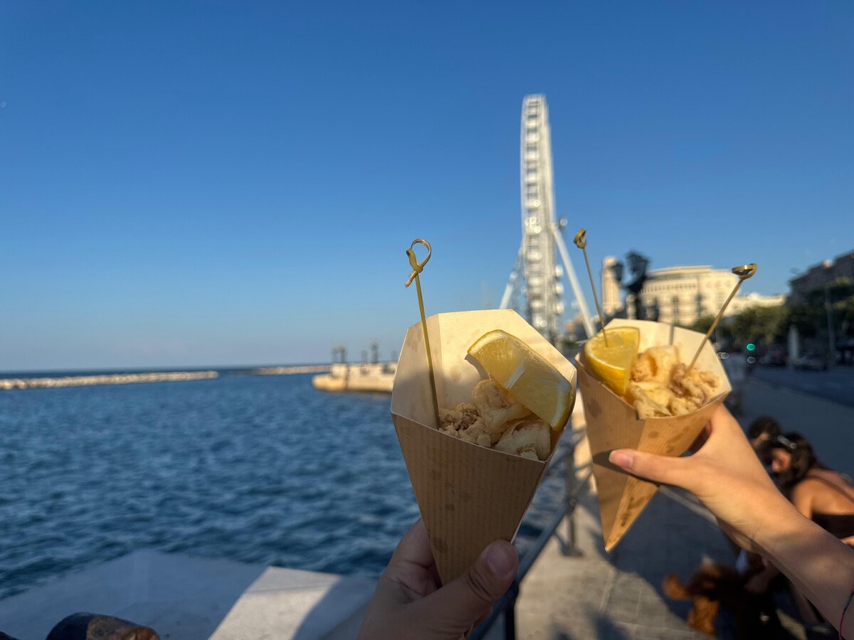 Bari: Sunset & Tapas Seaside Walking Food Tour