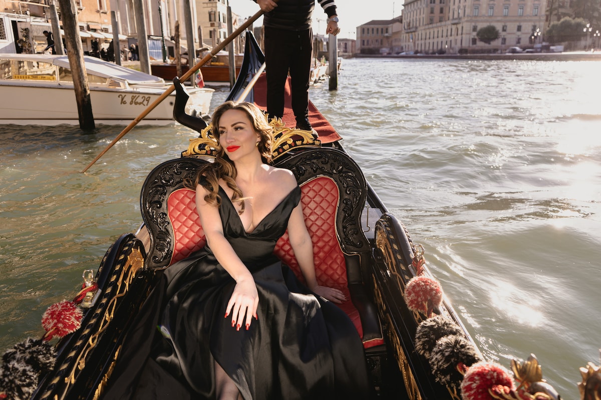 Unique Venice Portraits with Fashion Styling Unique Venice Portraits with Fashion Styling
