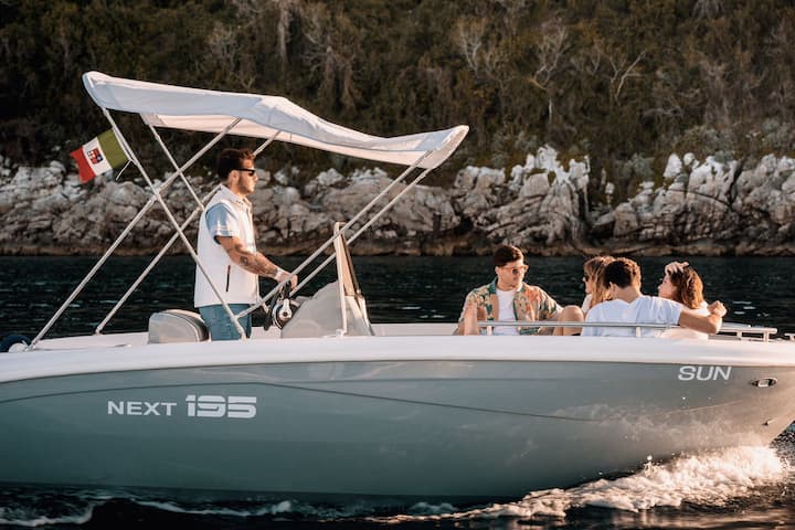 Плавайте като местен жител до остров Капри от Соренто