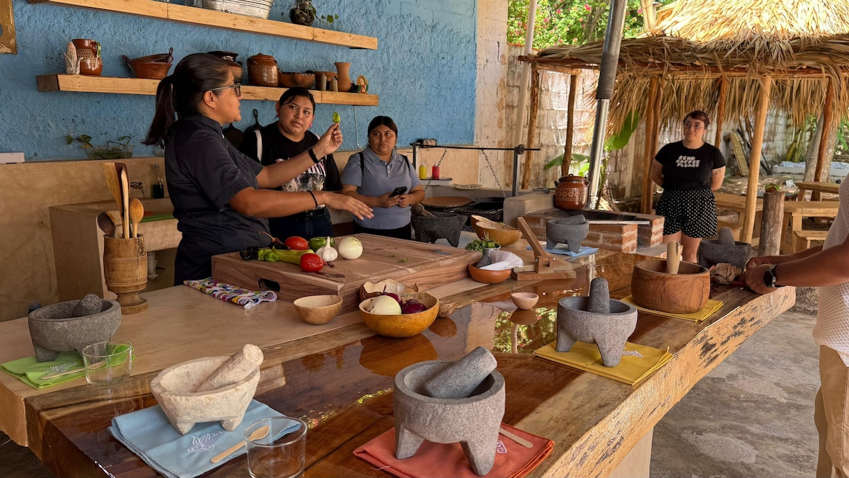Make your own Mexican sauces with a molcajete