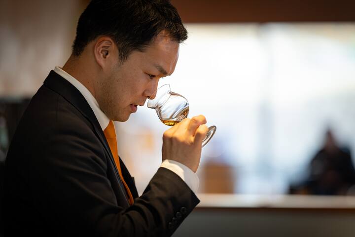 Degustim uiski me udhëzues në distilerinë japoneze