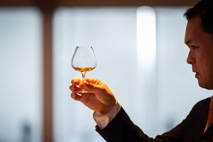 Degustim uiski me udhëzues në distilerinë japoneze