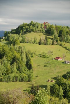 Mountain Village y la vida en la granja cerca del castillo de Bran