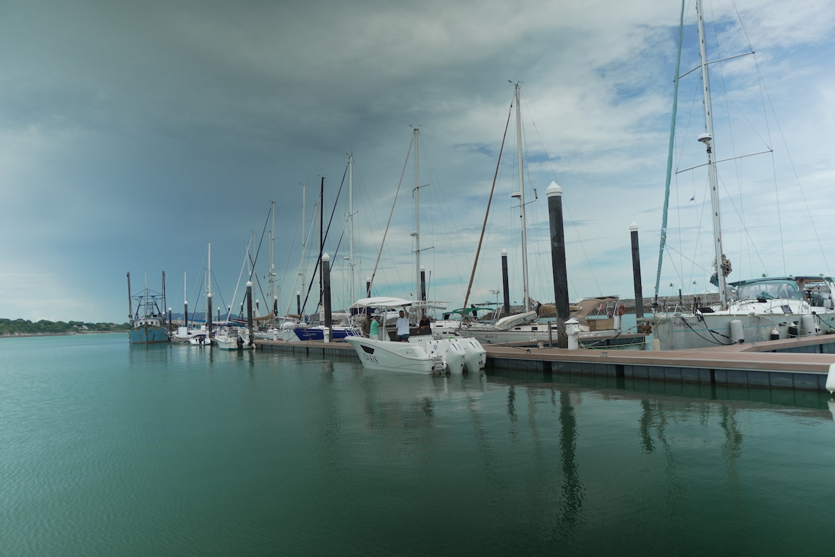 Private Boat Tour: Islands, Snorkeling, and Fishing