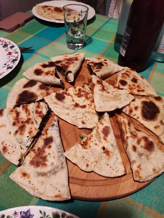 Prepare the Romagna flatbread and cassoni in Rimini