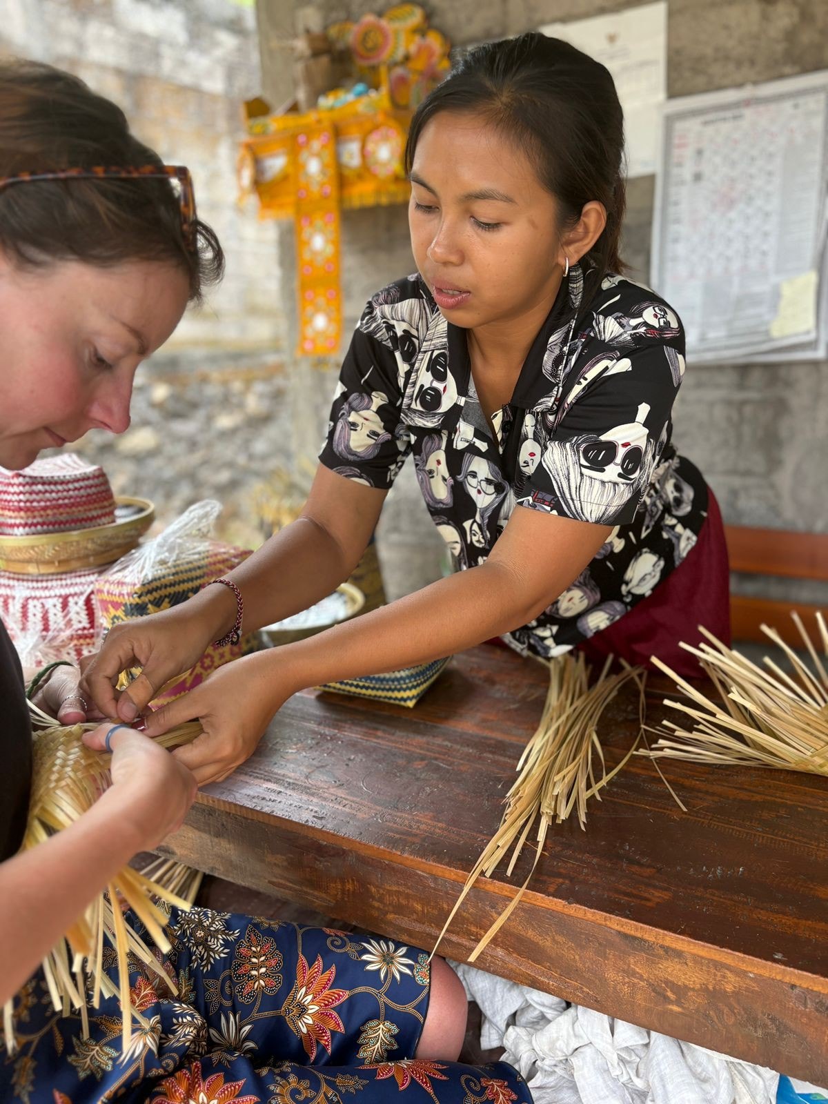 Weaving bamboo with Rosa