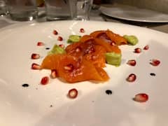 坐下来享用美食：风味、故事和热情