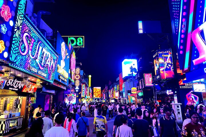 Pattaya: Rooftop & Clubs, Nightmarkets, Walking St
