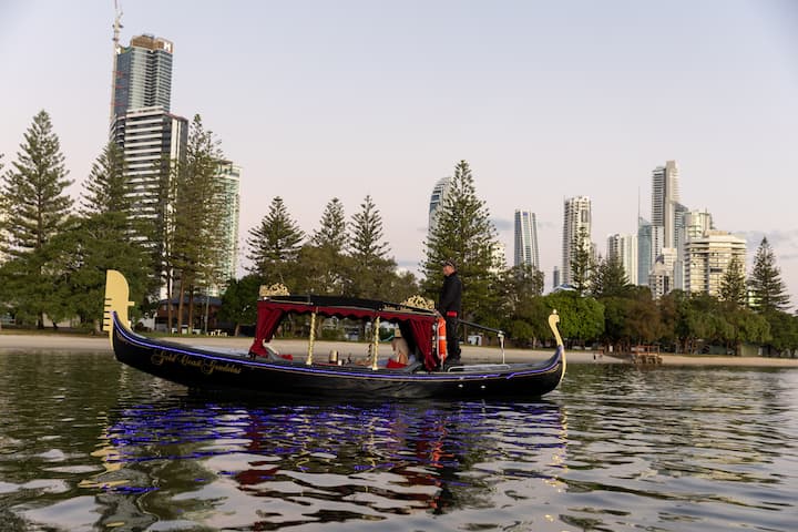 Частен луксозен круиз с гондола за 5 души