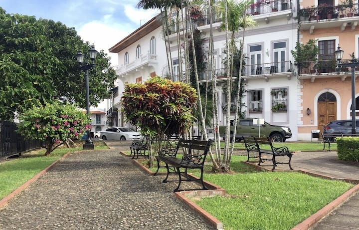 Divertido tour historico del Casco Viejo