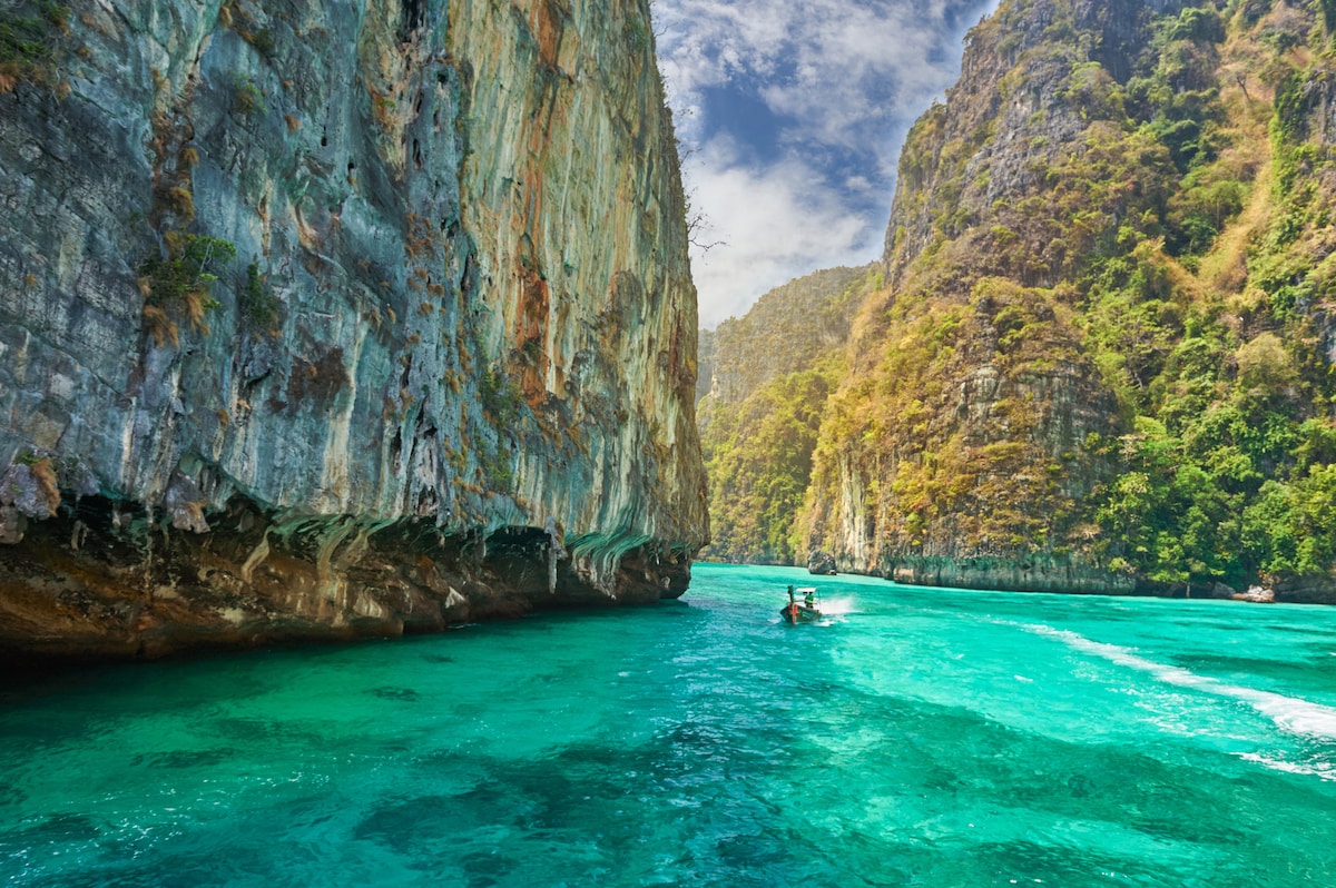 Phuket: Early Morning Phi Phi, Bamboo & Snorkeling