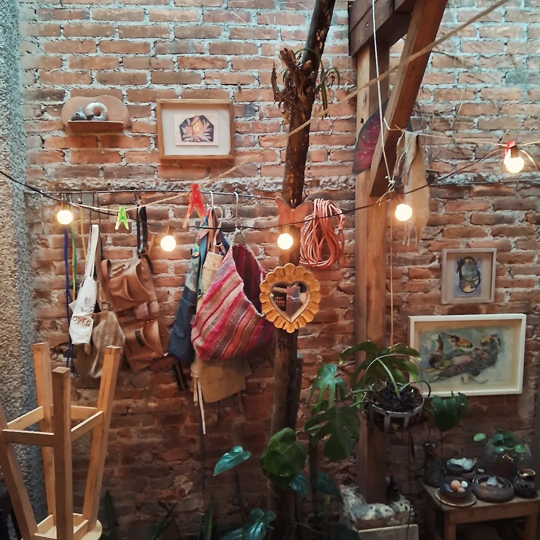 Enjoy a creative experience with clay