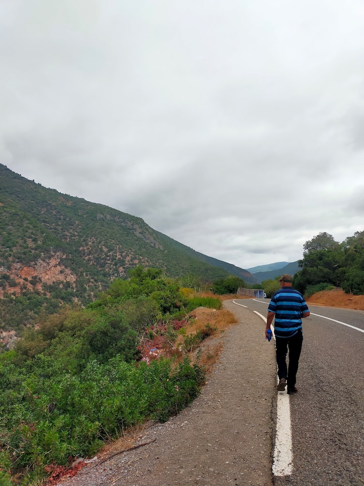Aventura de senderismo en Chefchaouen, río y almuerzo