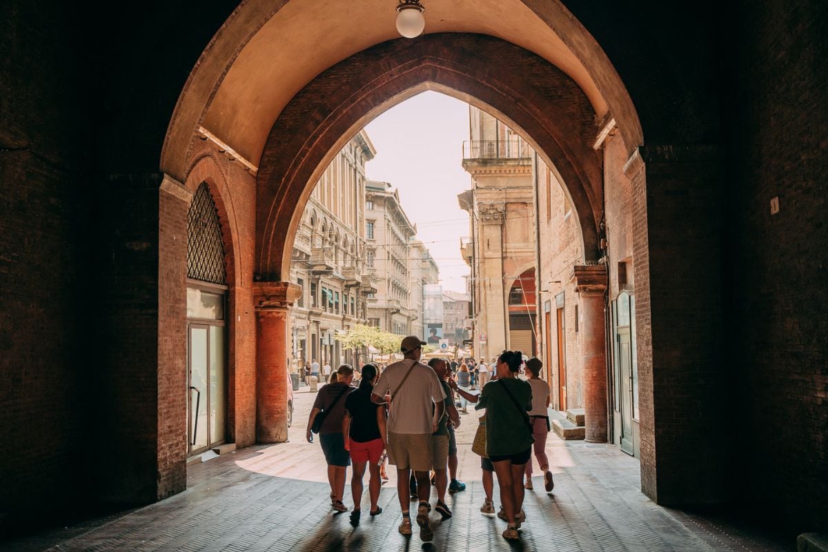 Walking tour of Bologna with Tower sky view