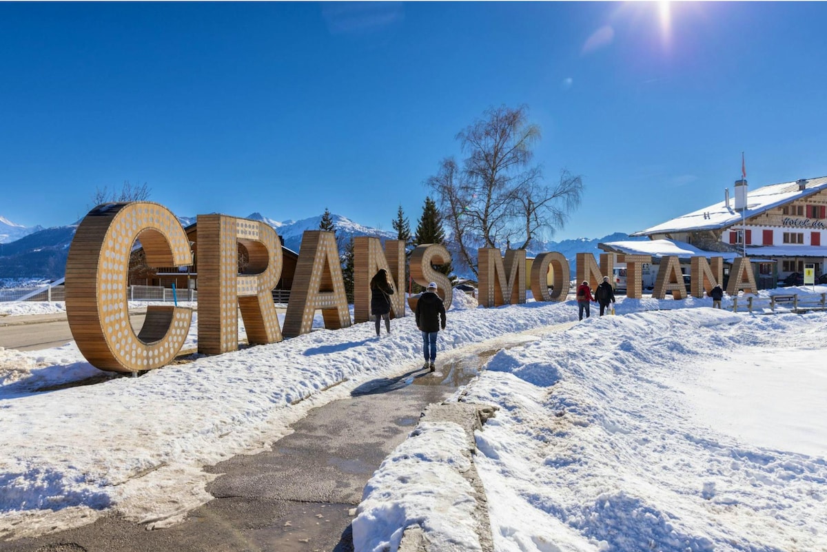 Snowshoeing & fondue in Crans-Montana