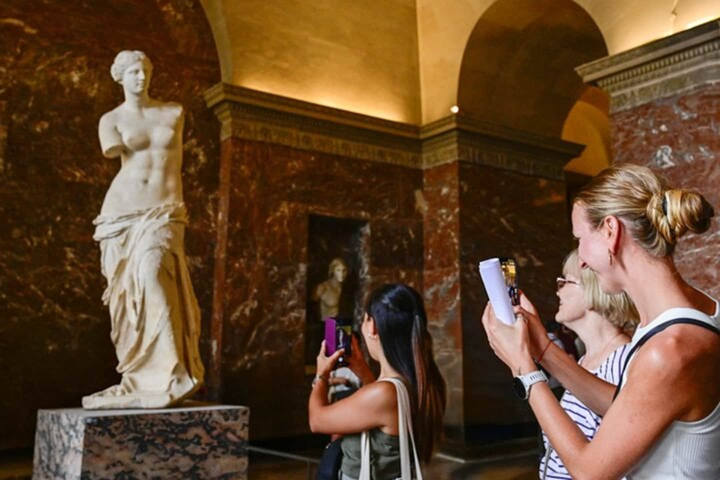Discover secrets of the Louvre and see Mona Lisa · ☆4.92