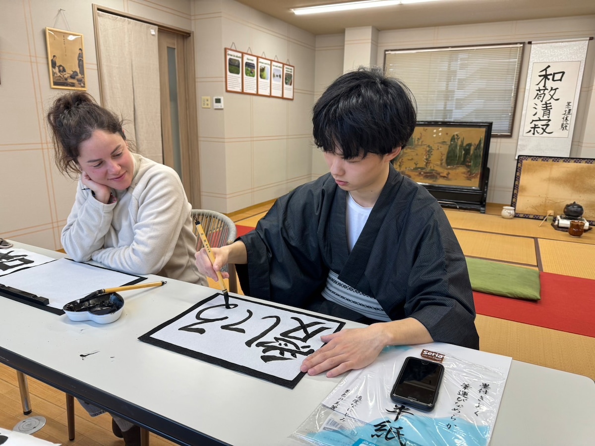 Japanese calligraphy & tea ceremony in Osaka