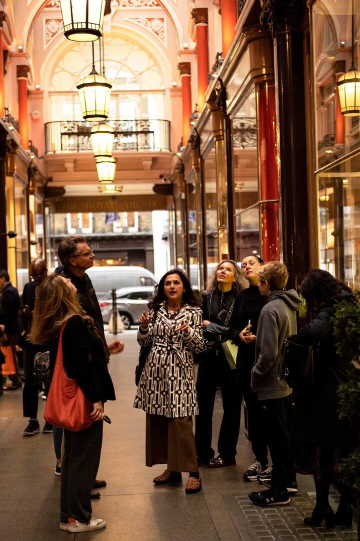 შეიტყვეთ, რა ხდება ლონდონის ცნობილი თეატრების კულისებში