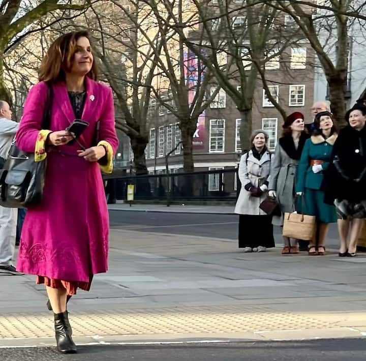 შეიტყვეთ, რა ხდება ლონდონის ცნობილი თეატრების კულისებში