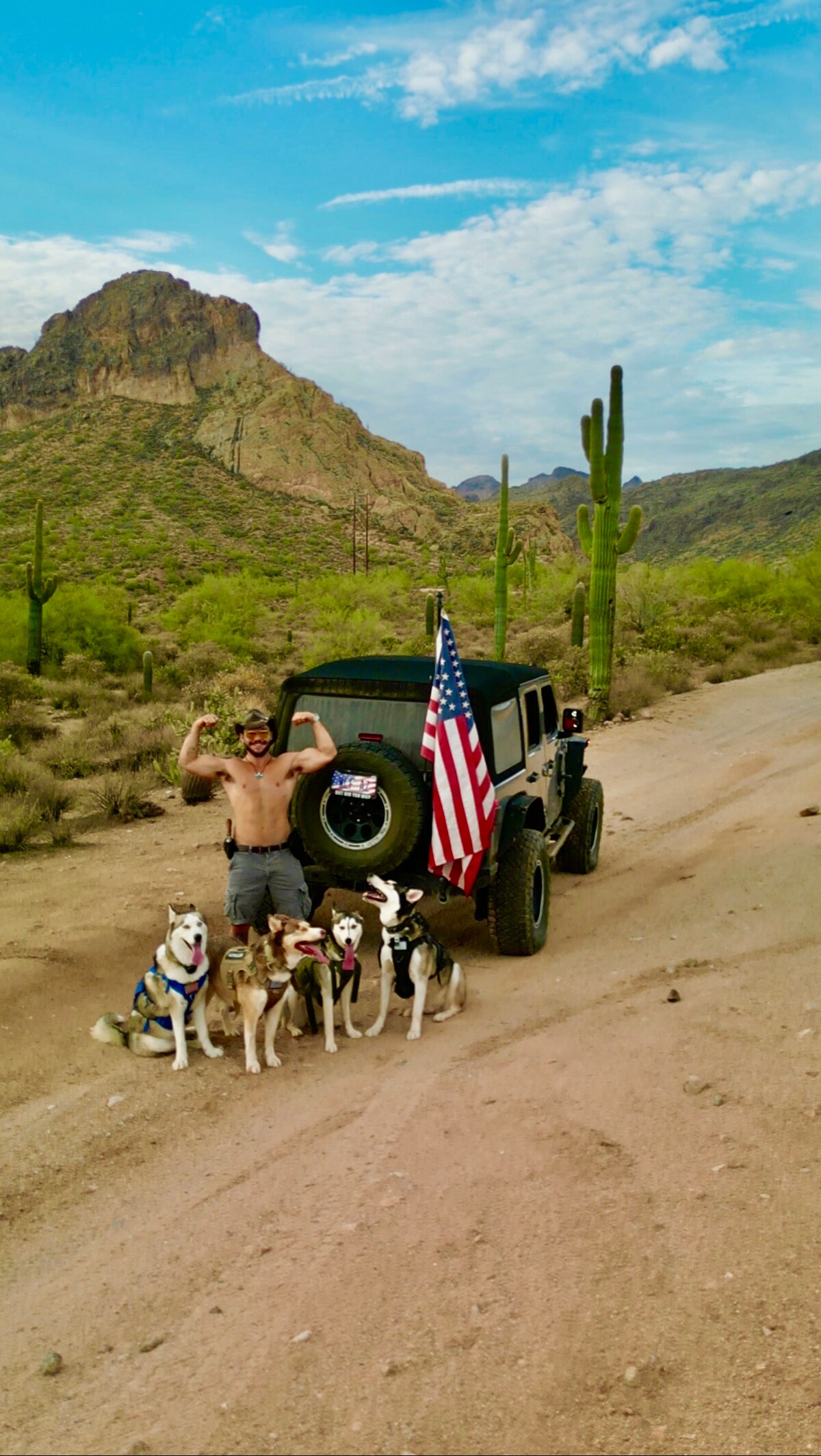 Arizona Desert Jeep Tour with Husky Companions