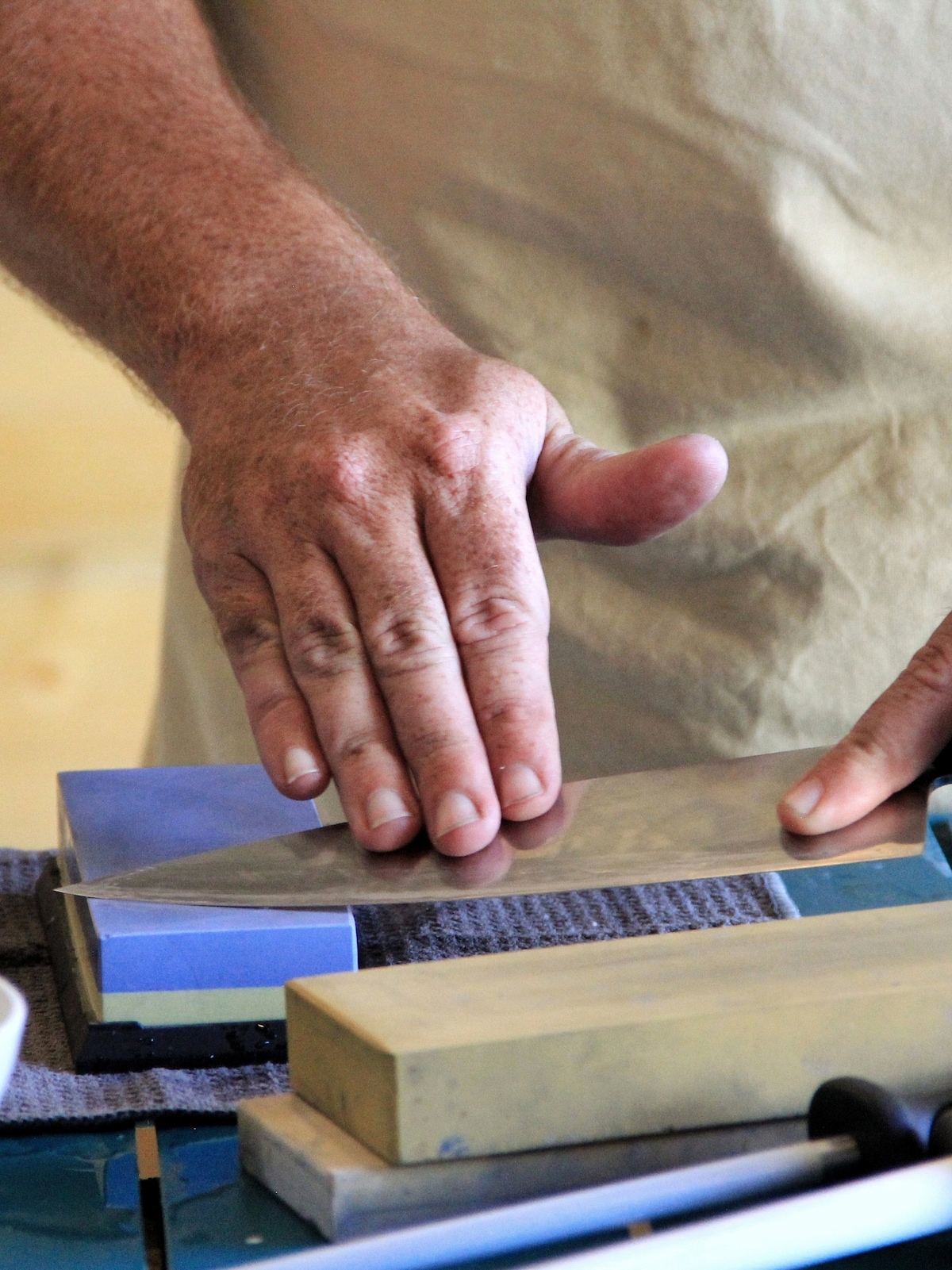 Discover the art of sharpening with a cutler