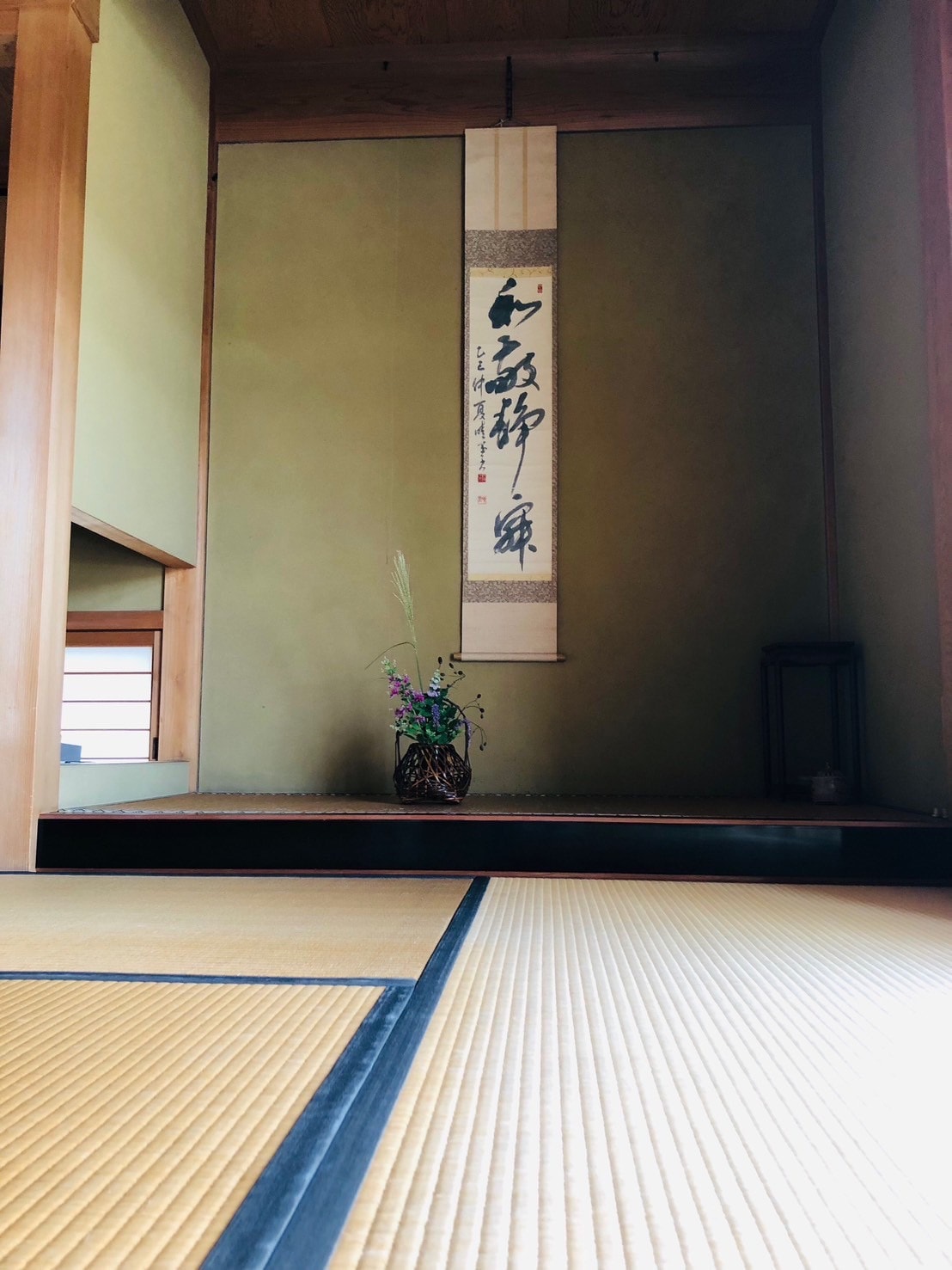 Experience the tea ceremony next to the castle