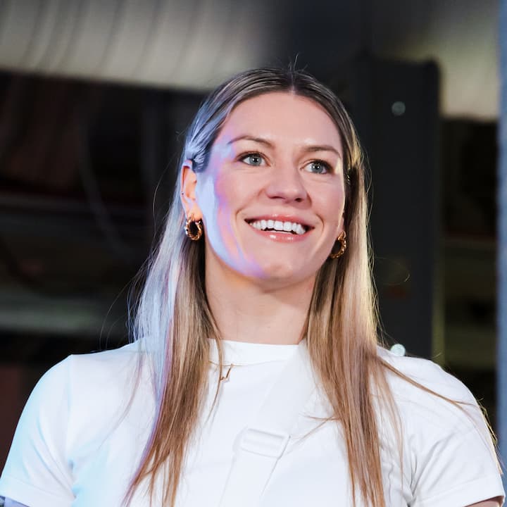 Men's hockey finals with Olympian Natalie Spooner