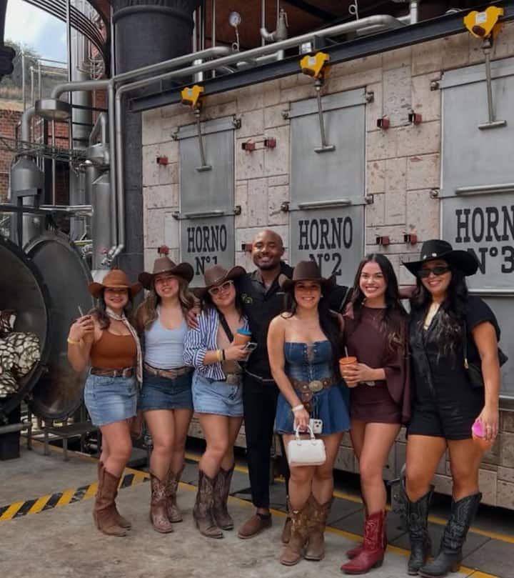 Ziara ya Tequila: Kuanzia Ardhi hadi Kwenye Kikombe