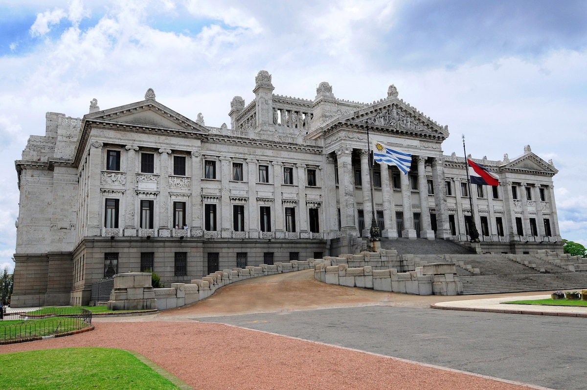 Visit the Legislative Palace
