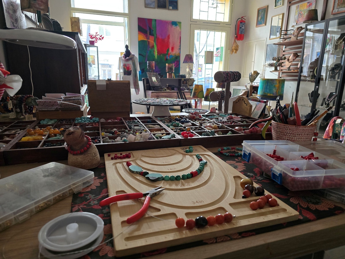 Create a unique jewelry piece with Prague jeweler