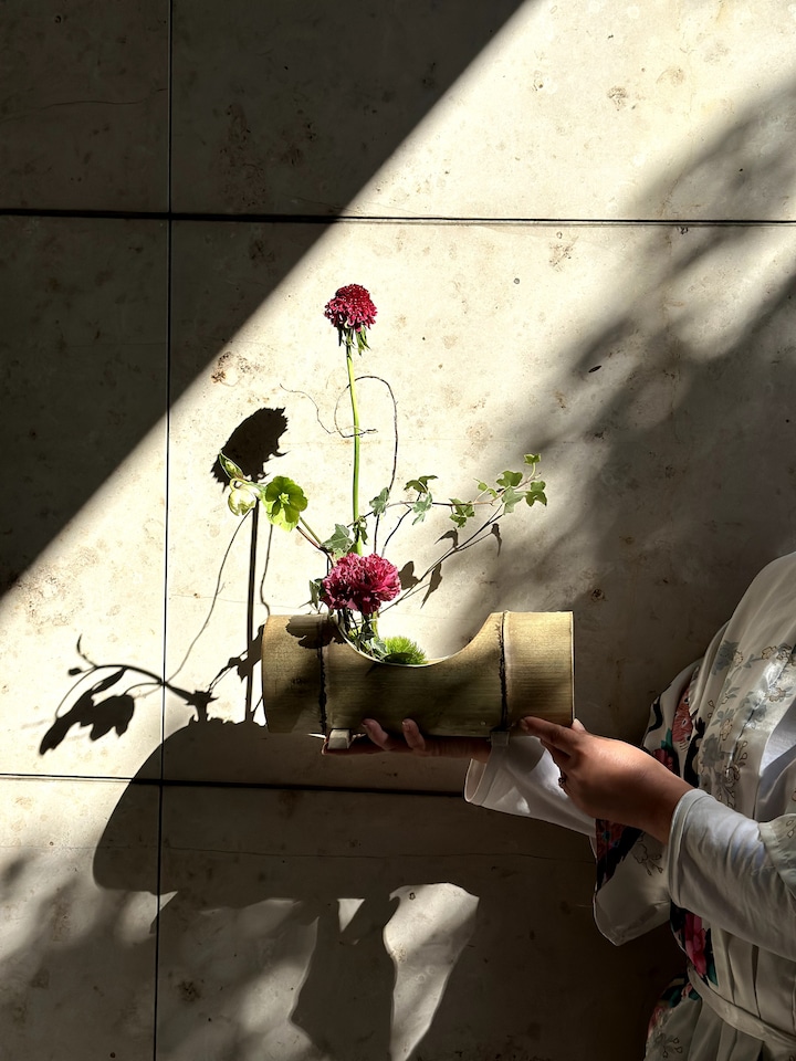 東京で日本の生け花芸術を学ぶワークショップ