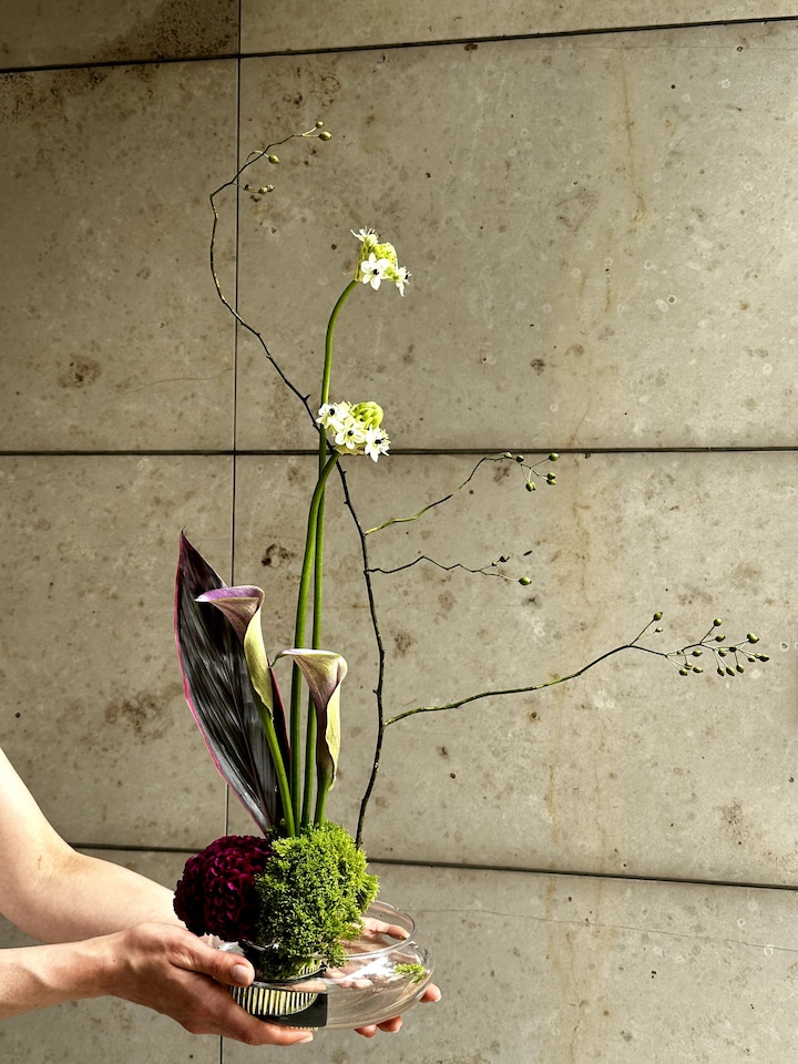 Ikebana Workshop in Tokyo - Japanese flower art · ☆4.67