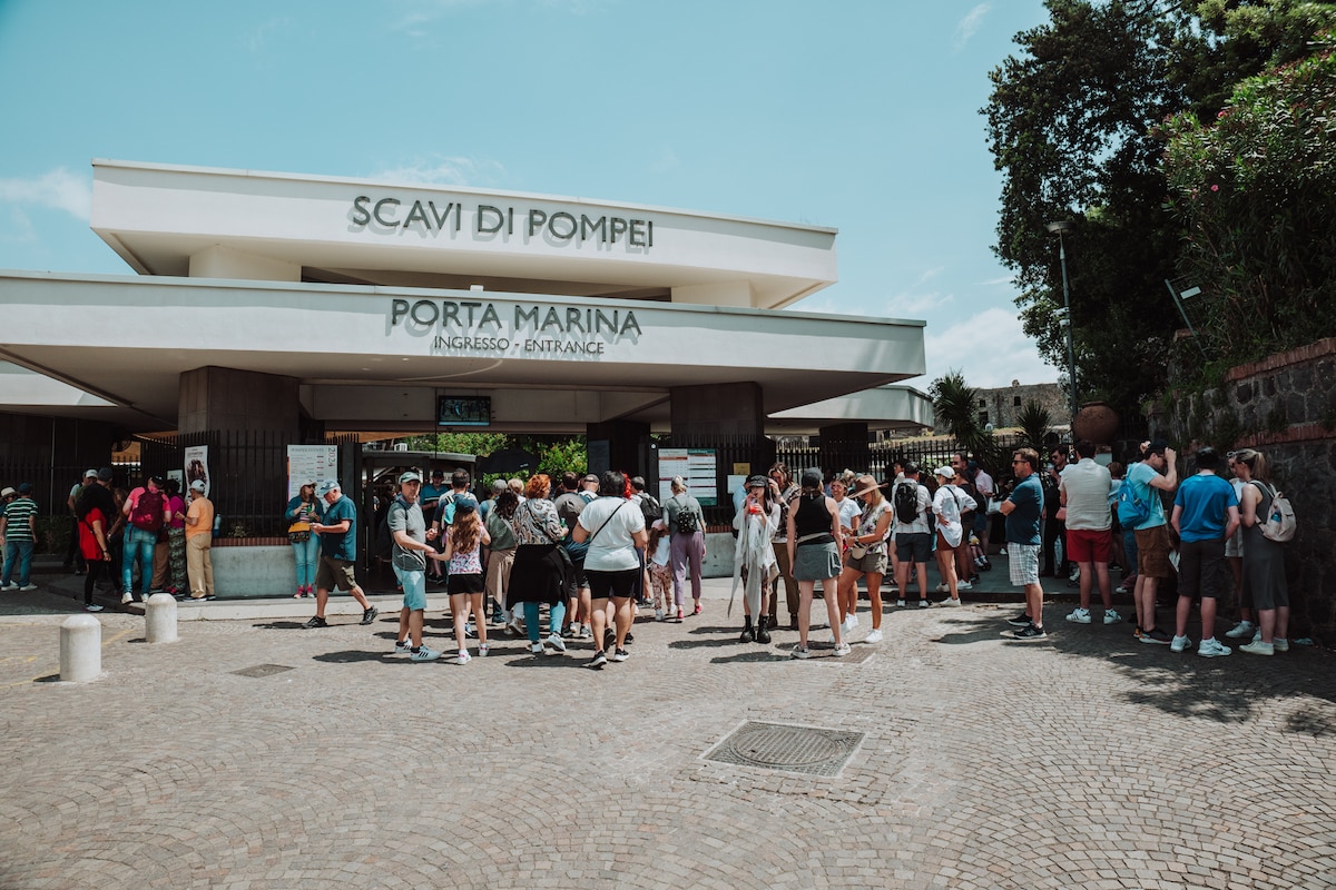 Visit Pompeii with the Villa of the Mysteries