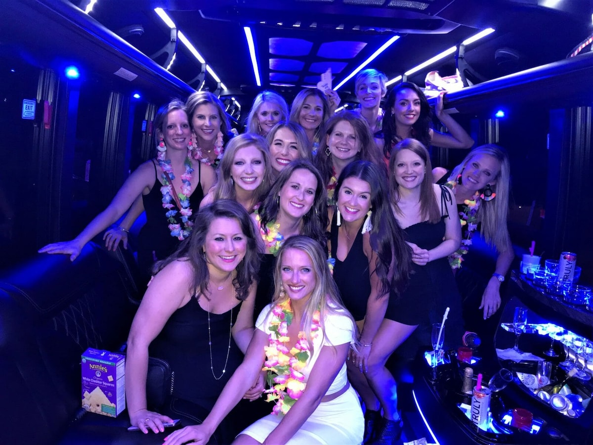 Vegas Nightclub Crawl by Party Bus with Drinks