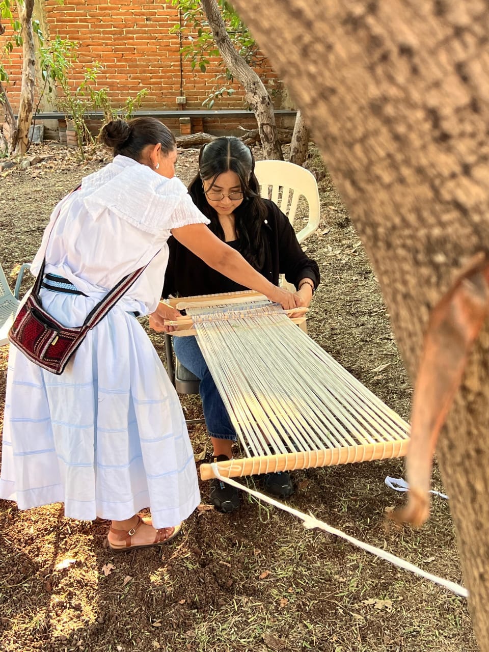 Waist loom and walk along the Atepatahua River