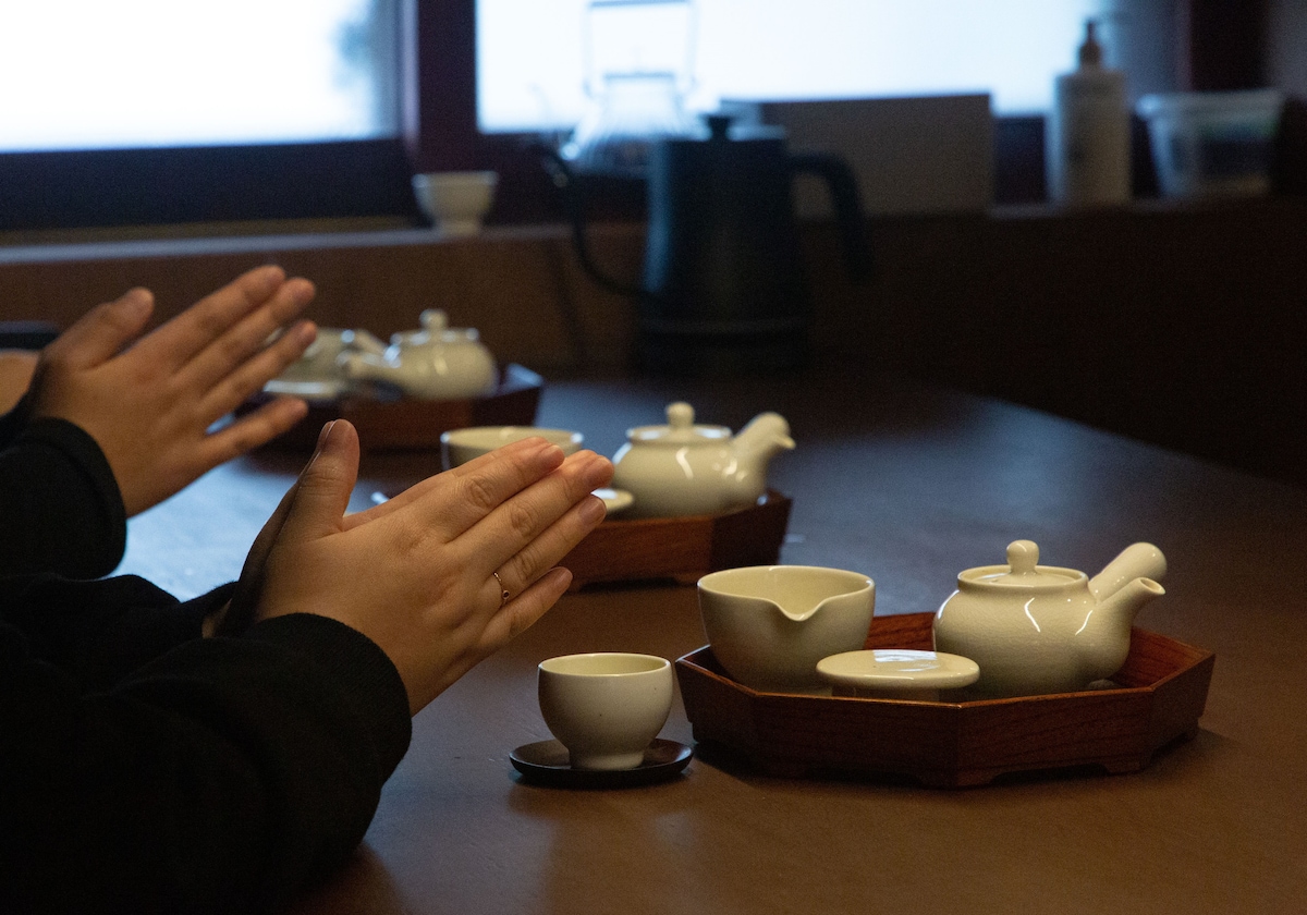 Korean tea experience with a tea expert