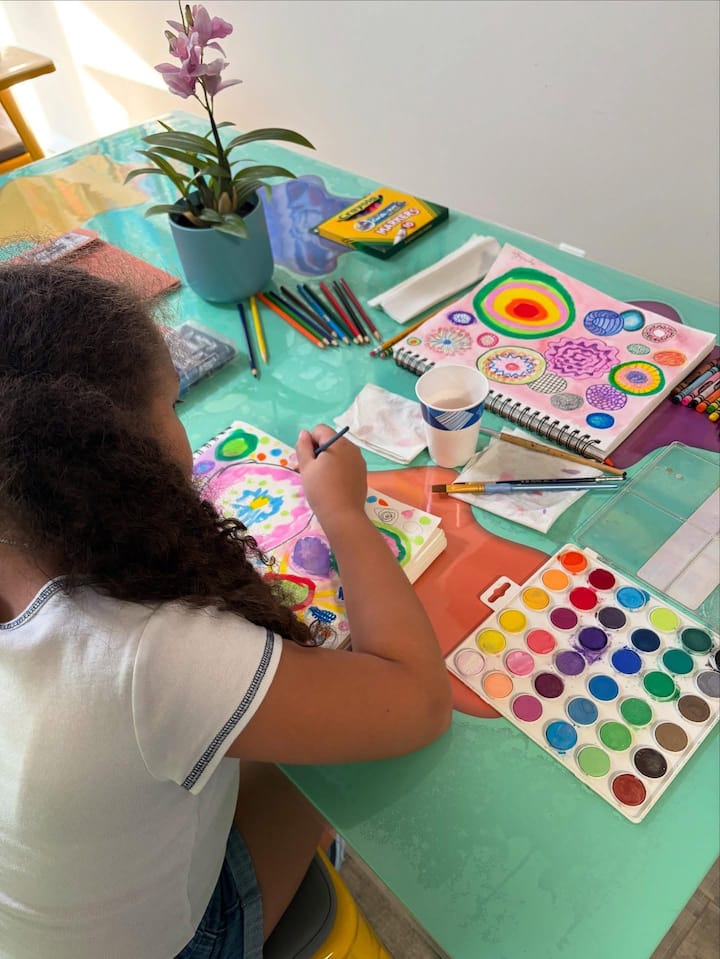 Pikturo dhe lidhu: Një përvojë krijuese