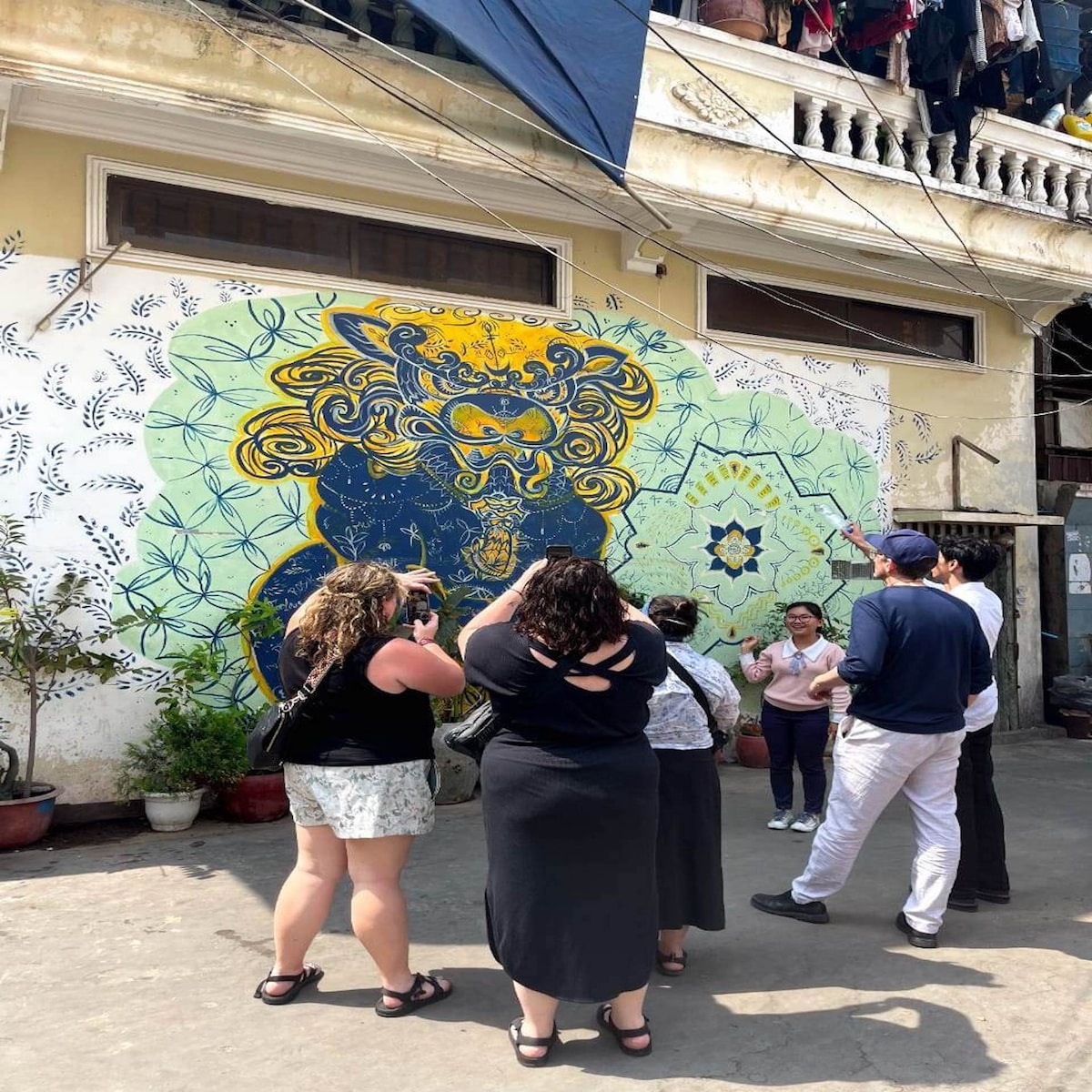 Phnom Penh Morning Market & Street Art Tour