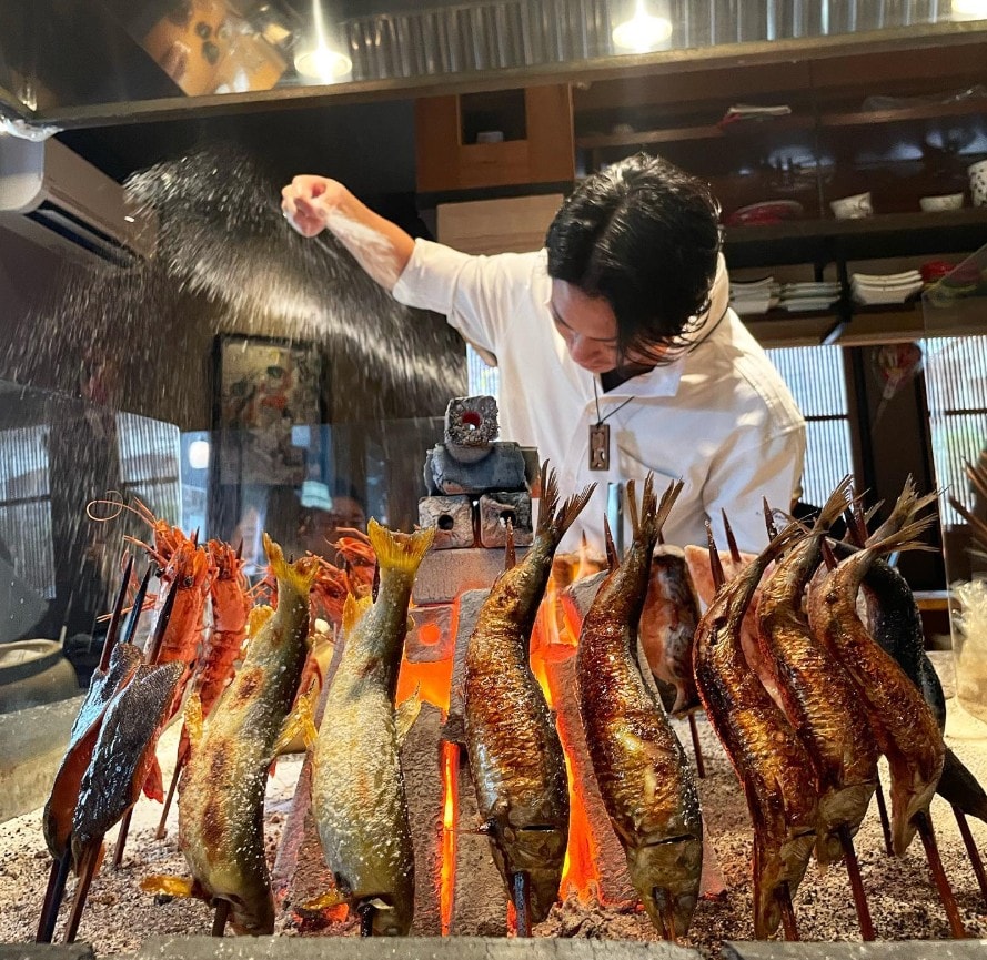 Fukuoka Night with a Local | Street Food, Izakaya, and Night River Cruise (with 3 recommended dishes)