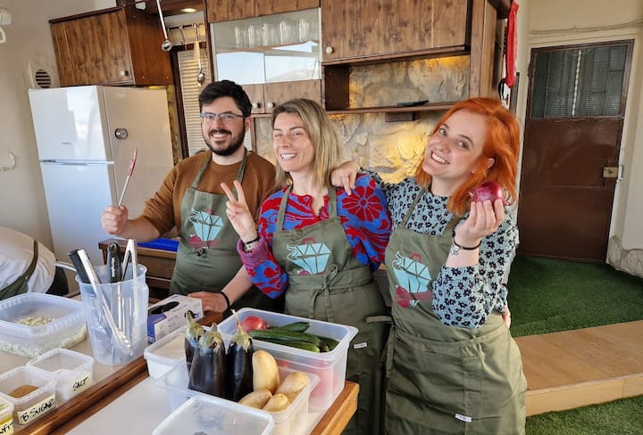 Kochkurs & Abendessen in einem Dachgarten in Athen