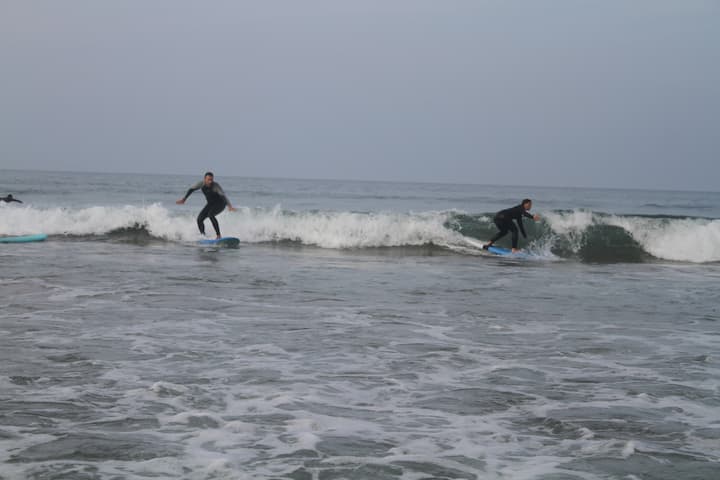 სერფინგი ლიცენზირებულ ადგილობრივთან ერთად ჯადოსნურ იმსუანში