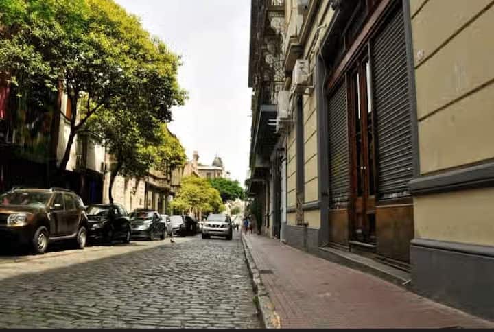 Разходете се и обиколете улиците на Сан Телмо